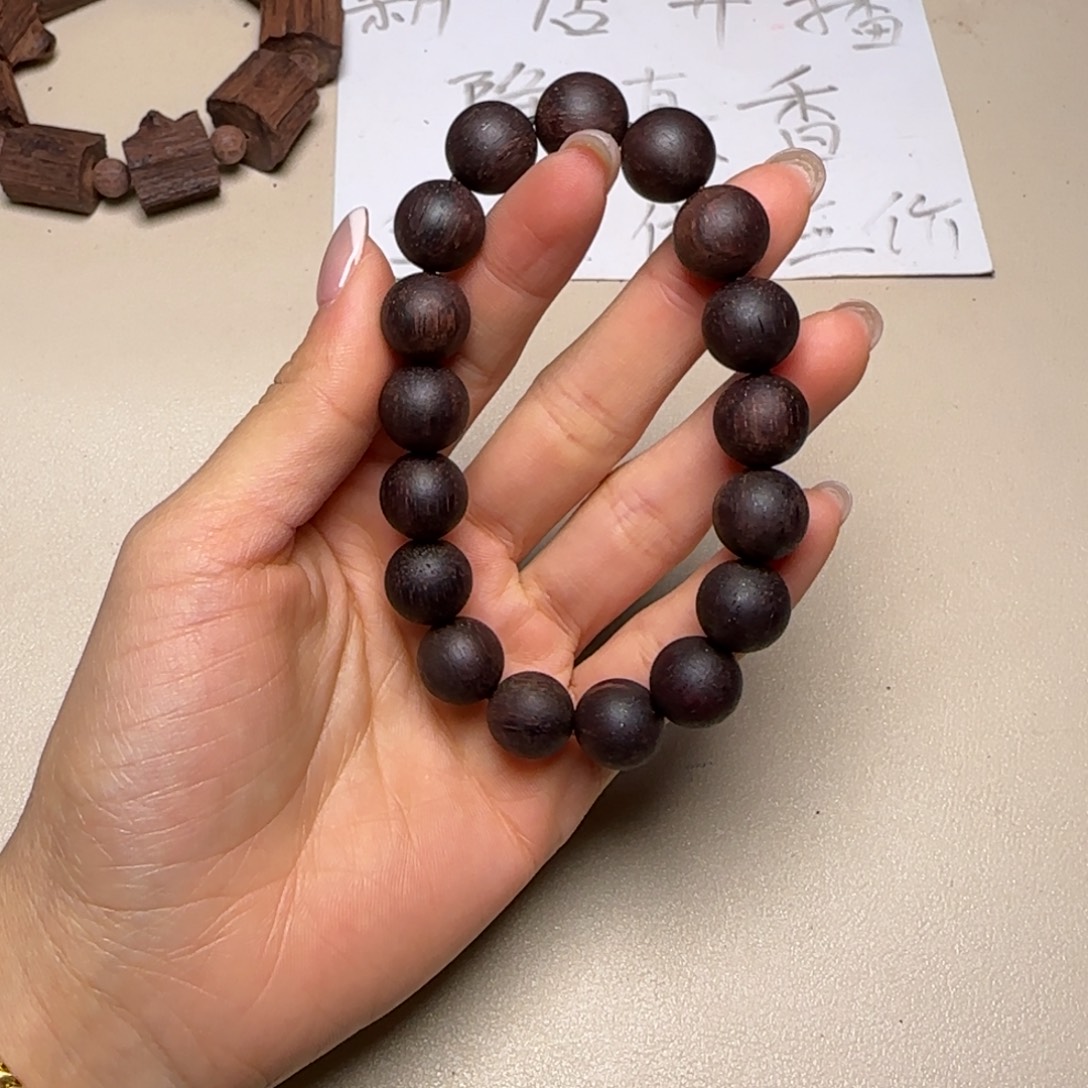 三***)藤类降真香紫油圆珠1.2单圈手串