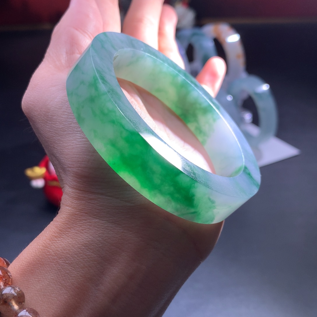 定制翡翠未镶嵌翡翠手镯