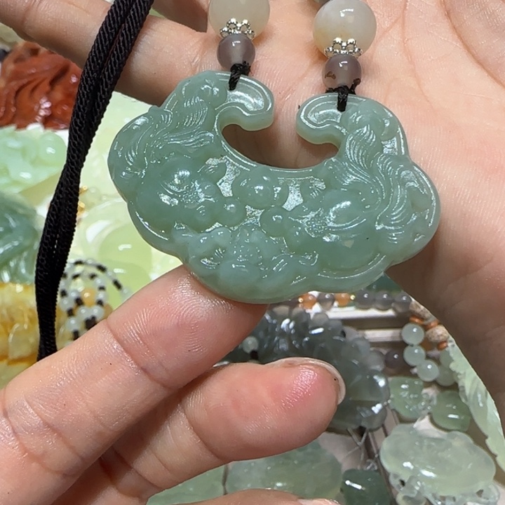 蛇纹石玉吊坠未镶嵌