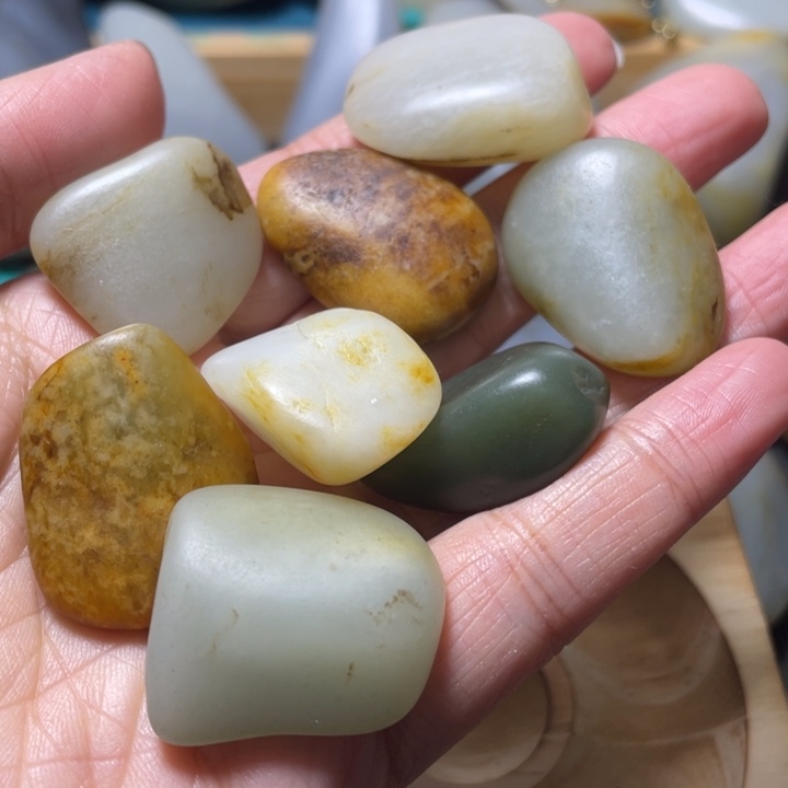 城***事和田玉未镶嵌颈饰