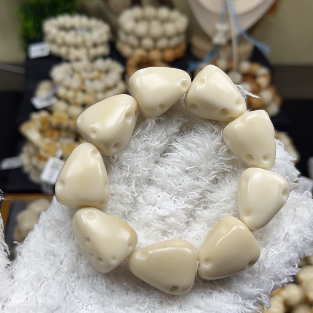 菩提根/象牙果吊坠2.15.55微瑕奶酪