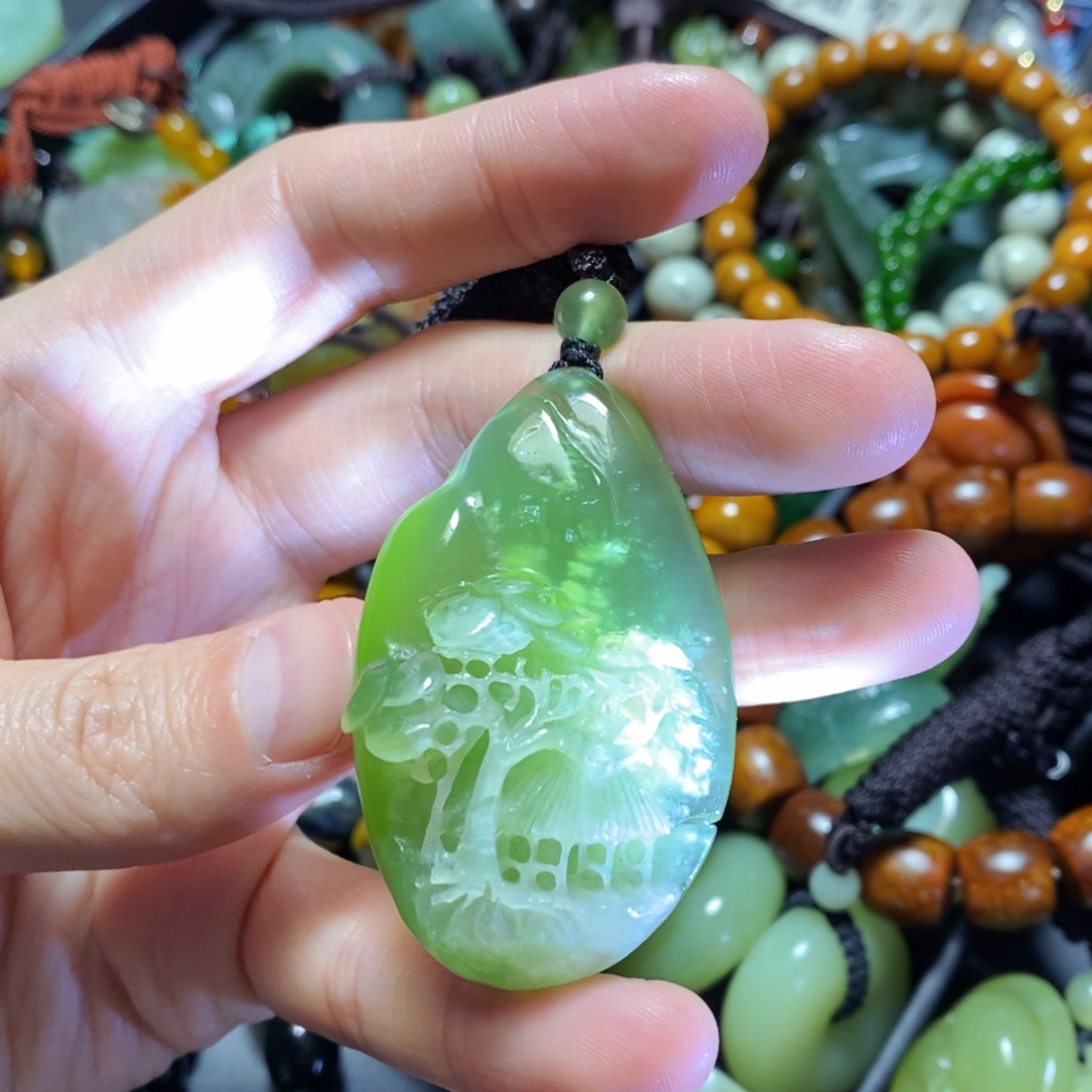 蛇纹石玉未镶嵌颈饰