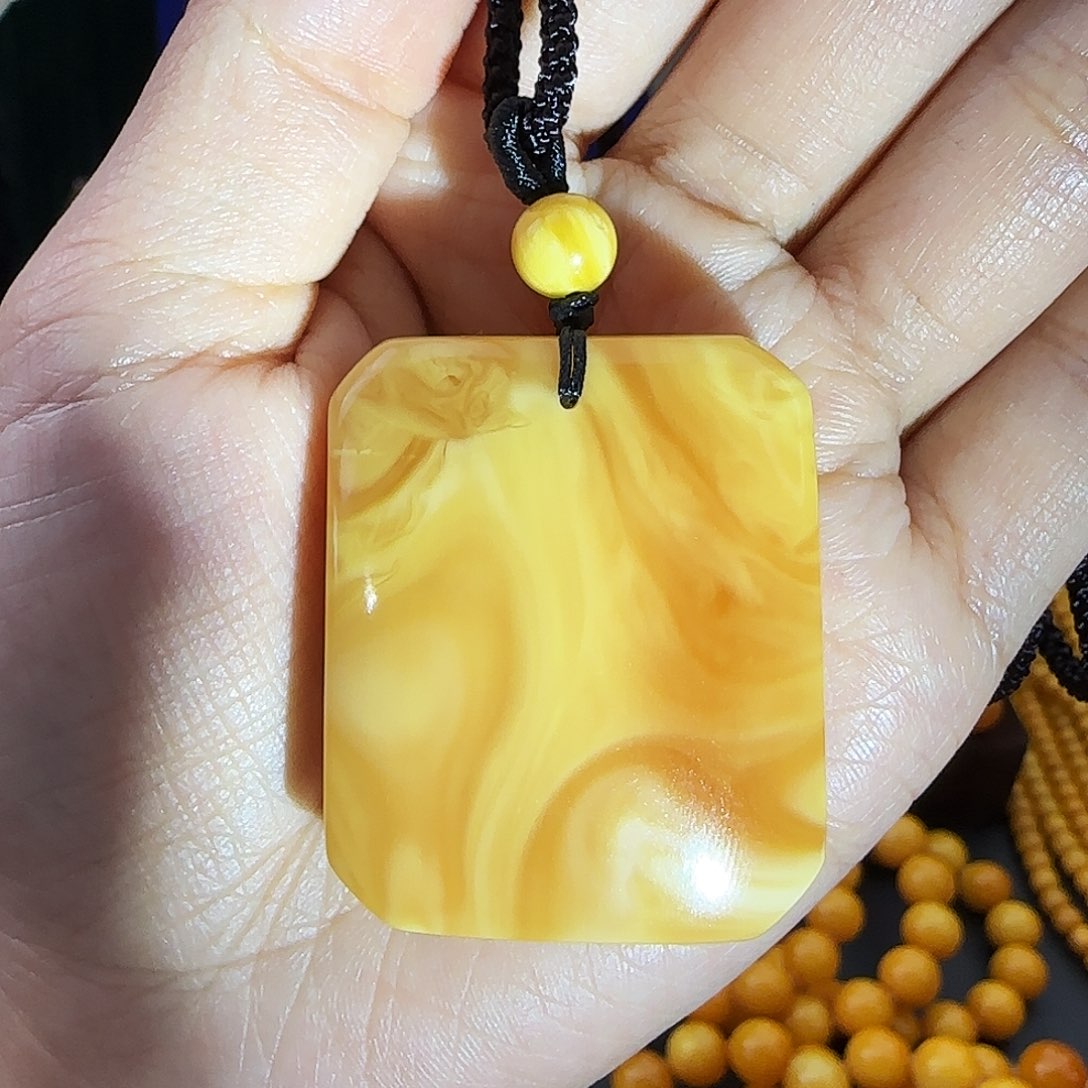 琥珀未镶嵌颈饰吊坠