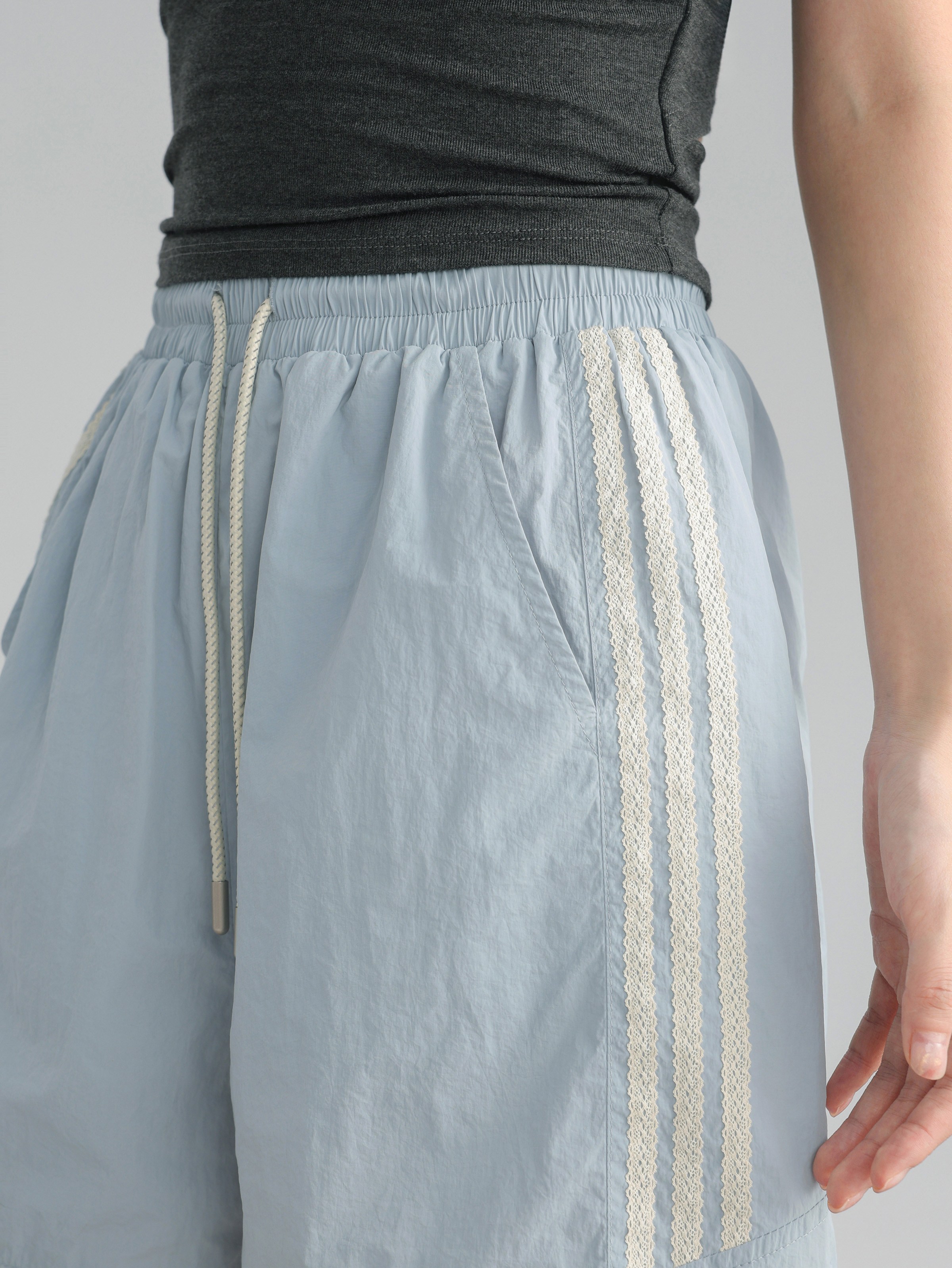 O瞌睡兔【清苍】蕾丝花边拼接运动外套女松紧腰短裤244324