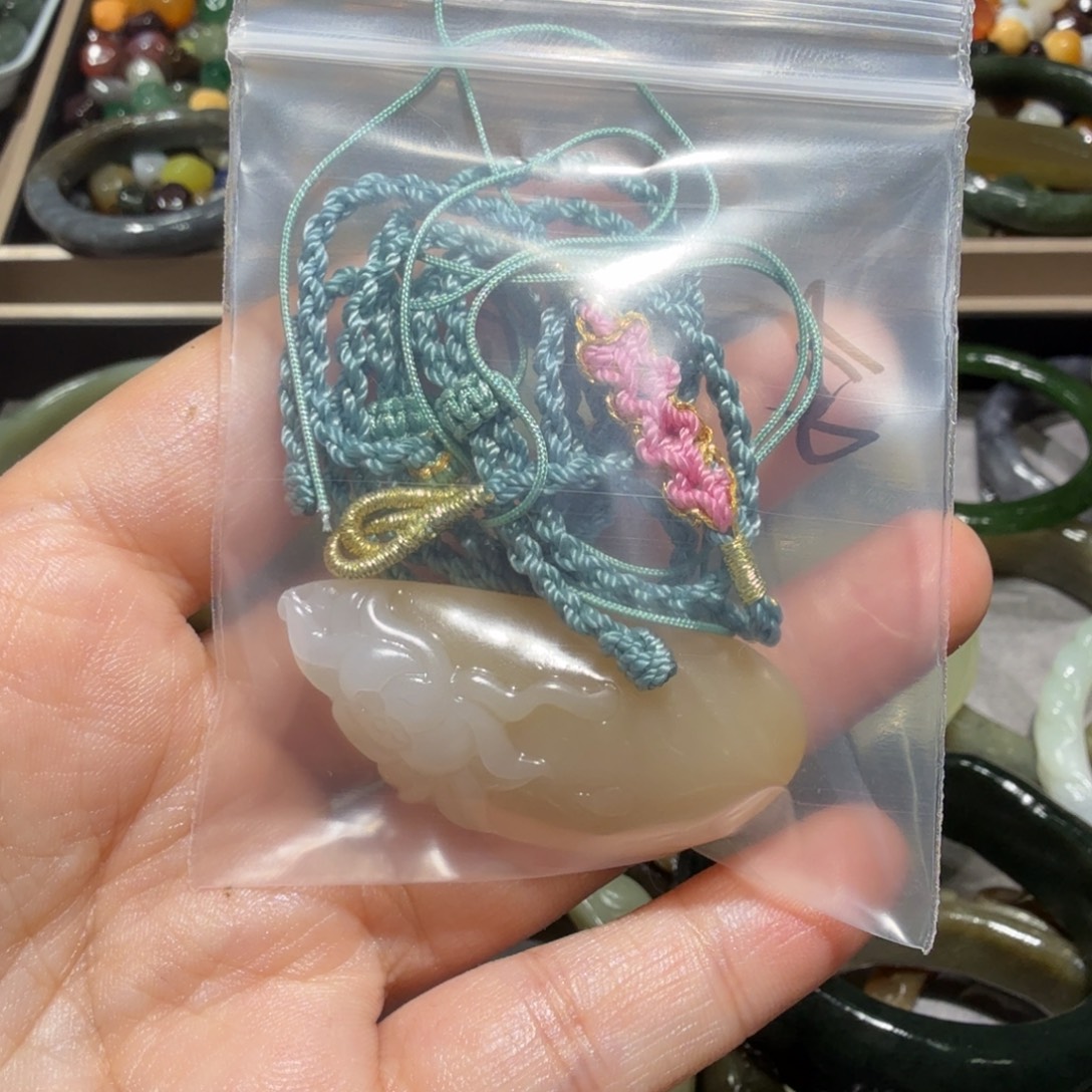 缪***缪和田玉未镶嵌珠宝奇石