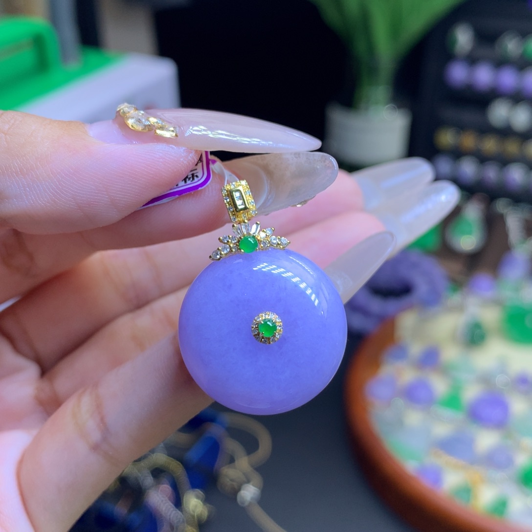 翡翠18K金镶嵌颈饰