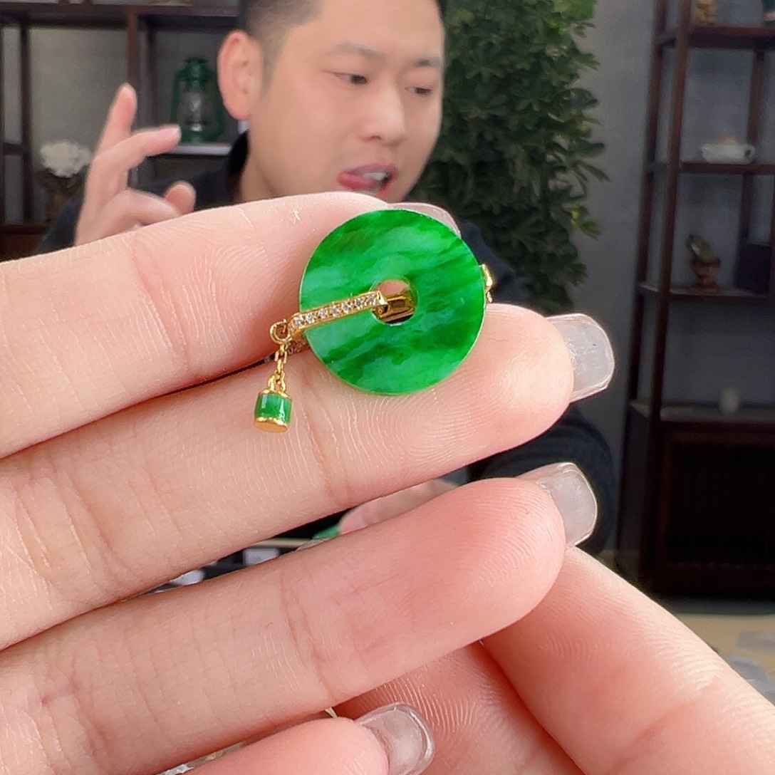 翡翠18K金镶嵌戒指戒指