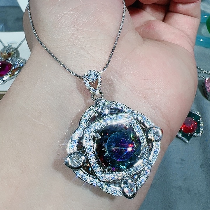 钻石吊坠(赠链)未镶嵌