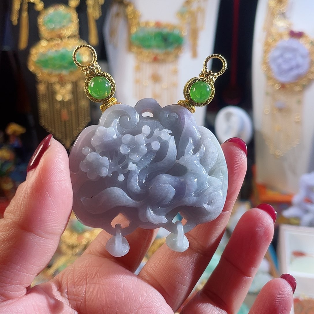 翡翠颈饰未镶嵌翡翠小锁