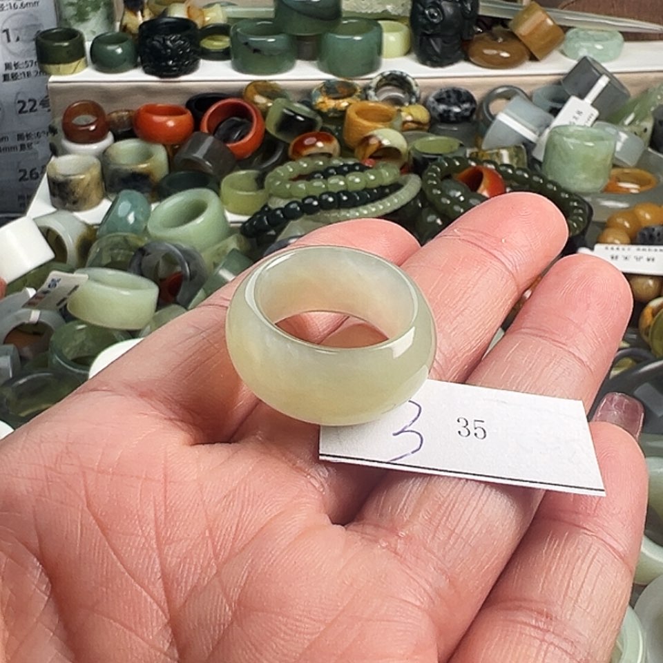 【闪购商品】未镶嵌蛇纹石玉戒指Z****
