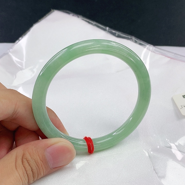 翡翠手镯未镶嵌圈57。8010