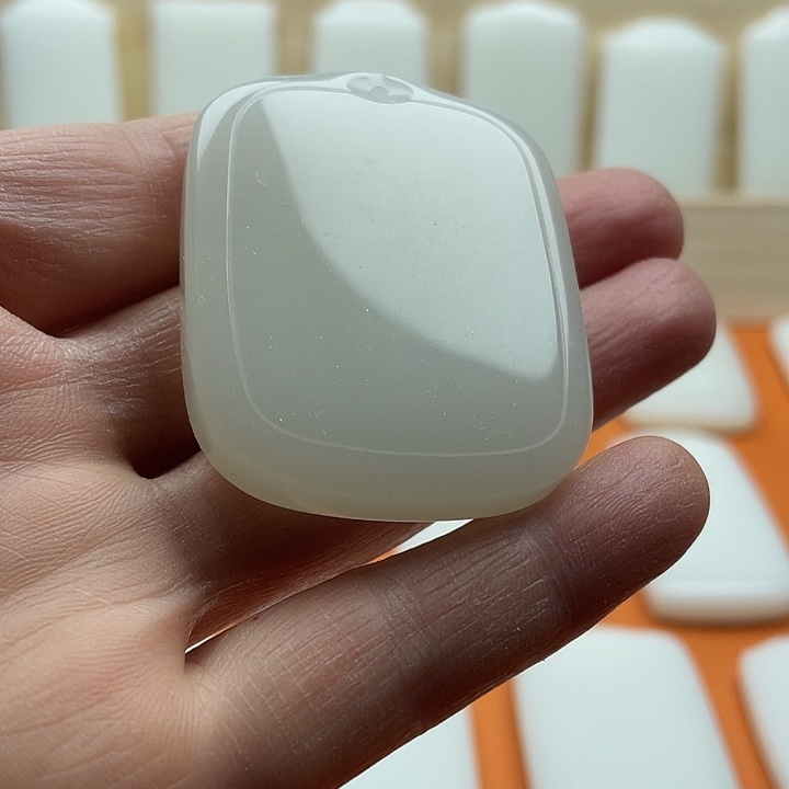 诚***：精品时尚无事牌吊坠