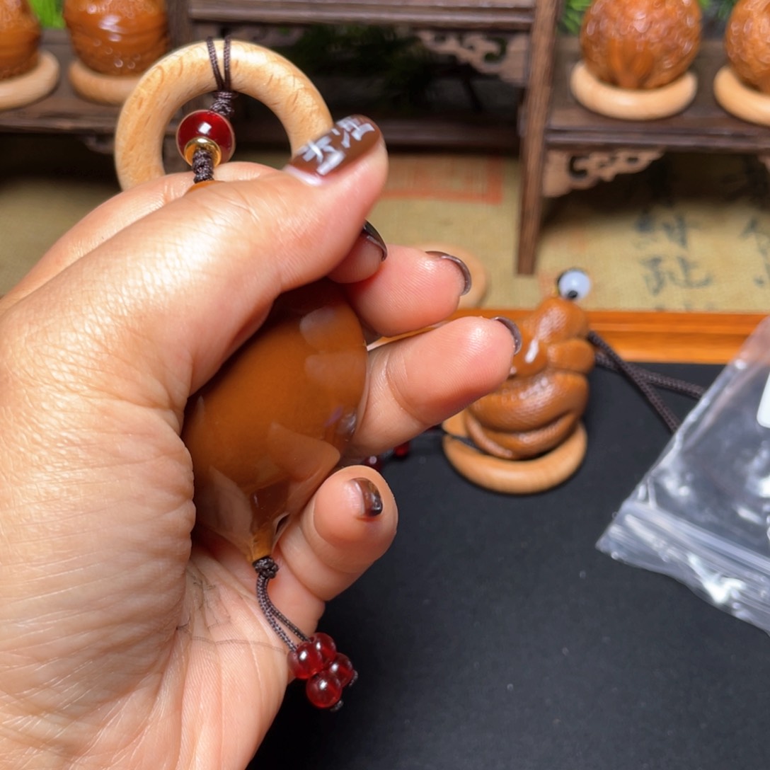 橄榄核吊坠一线天40穿配