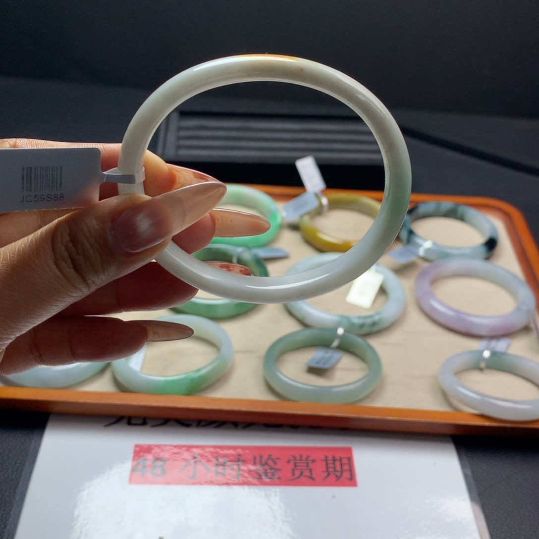 翡翠未镶嵌手镯（贵妃镯）