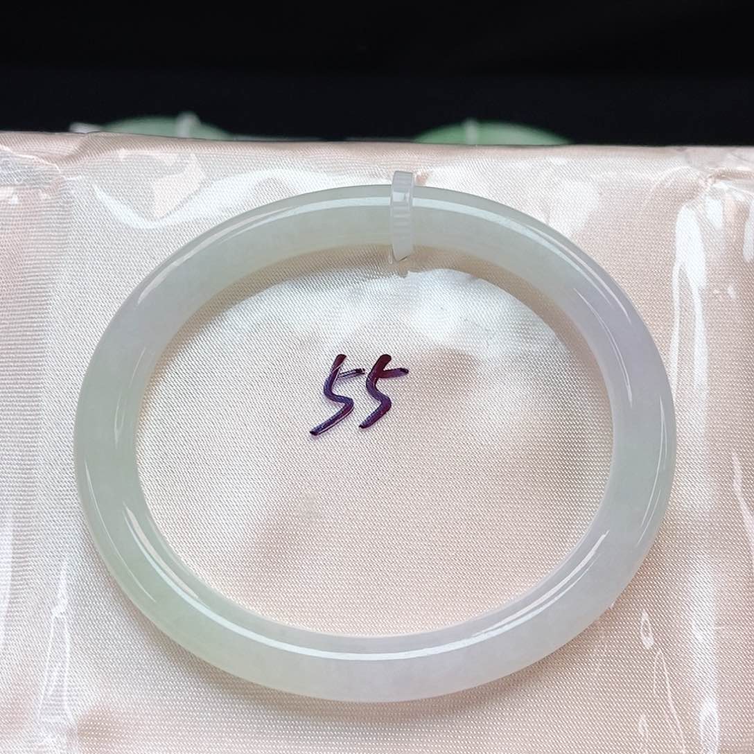 翡翠手镯未镶嵌贵妃