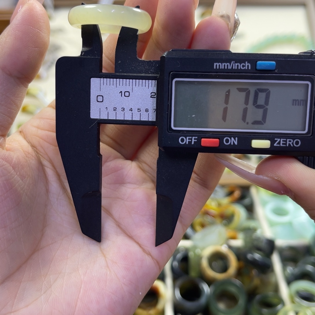 蛇纹石玉未镶嵌手镯5