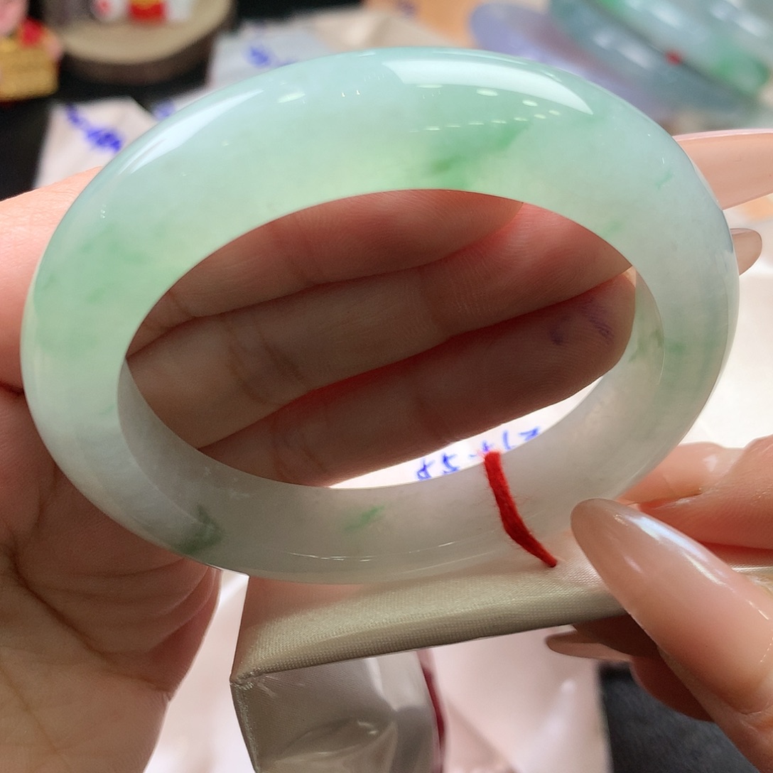 翡翠未镶嵌手镯55.6正大漏