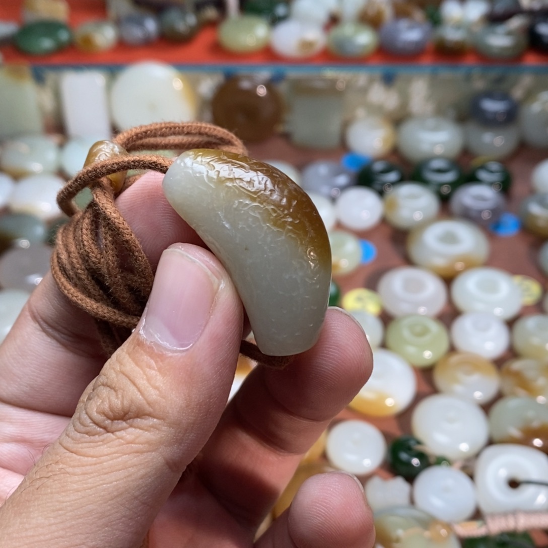 和田玉未镶嵌吊坠(不含链)