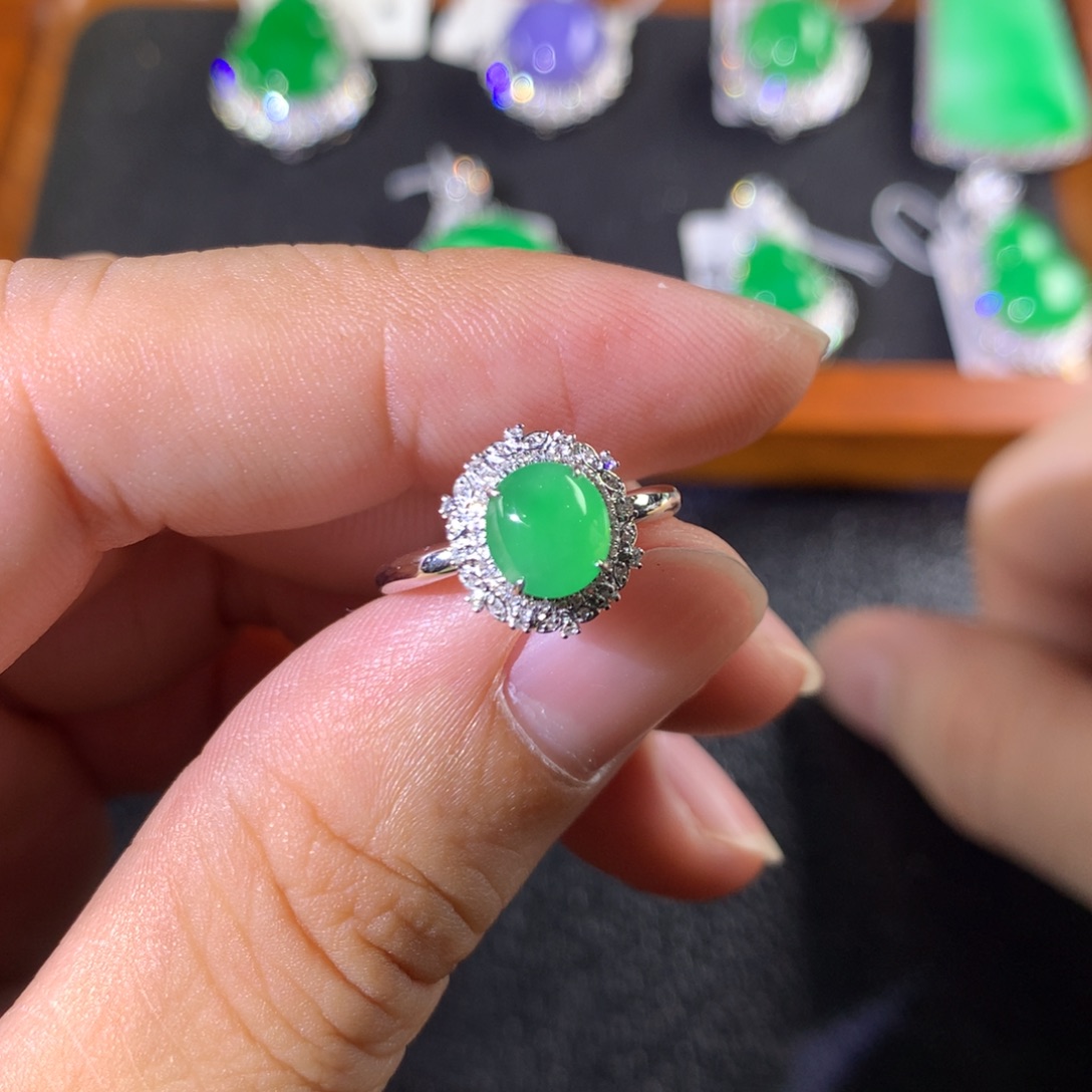 翡翠18K金镶嵌戒指翡翠