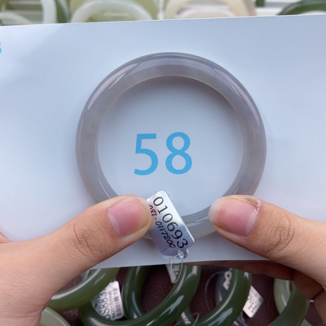 和田玉手镯未镶嵌✔**?