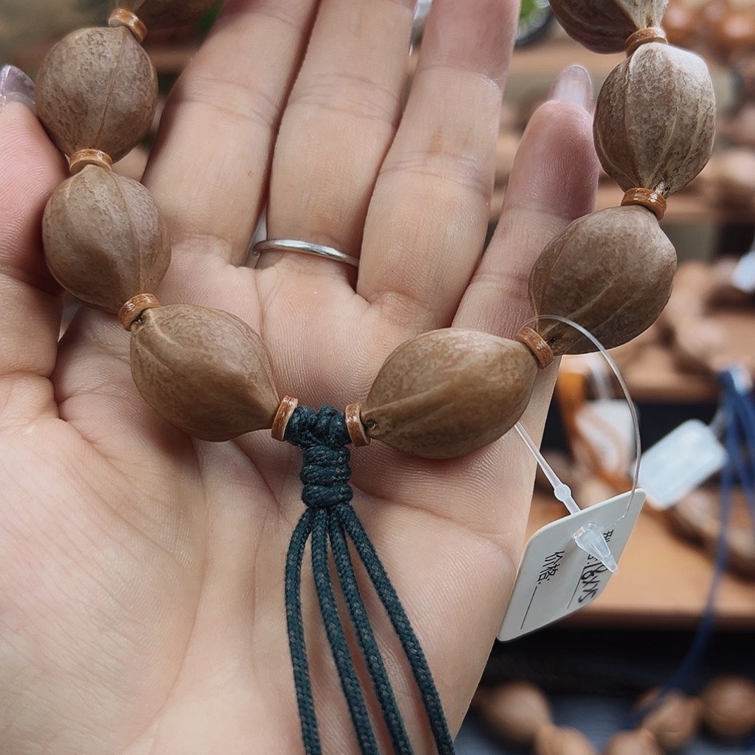 屈***胖橄榄核吊坠梅林铁核1825