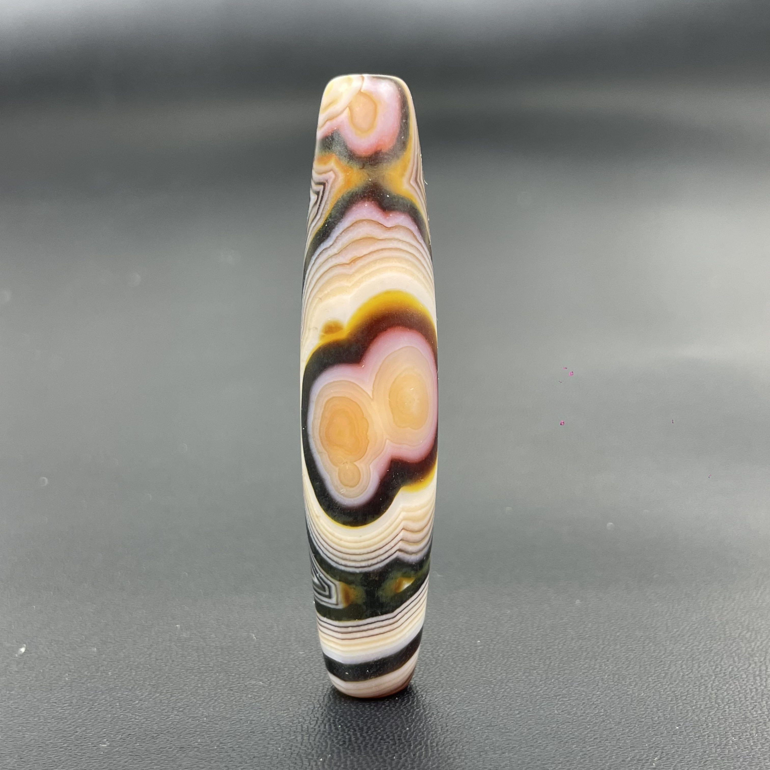 天然缠丝玛瑙，双面8字，直径14.8mm对孔65mm，哑光质地