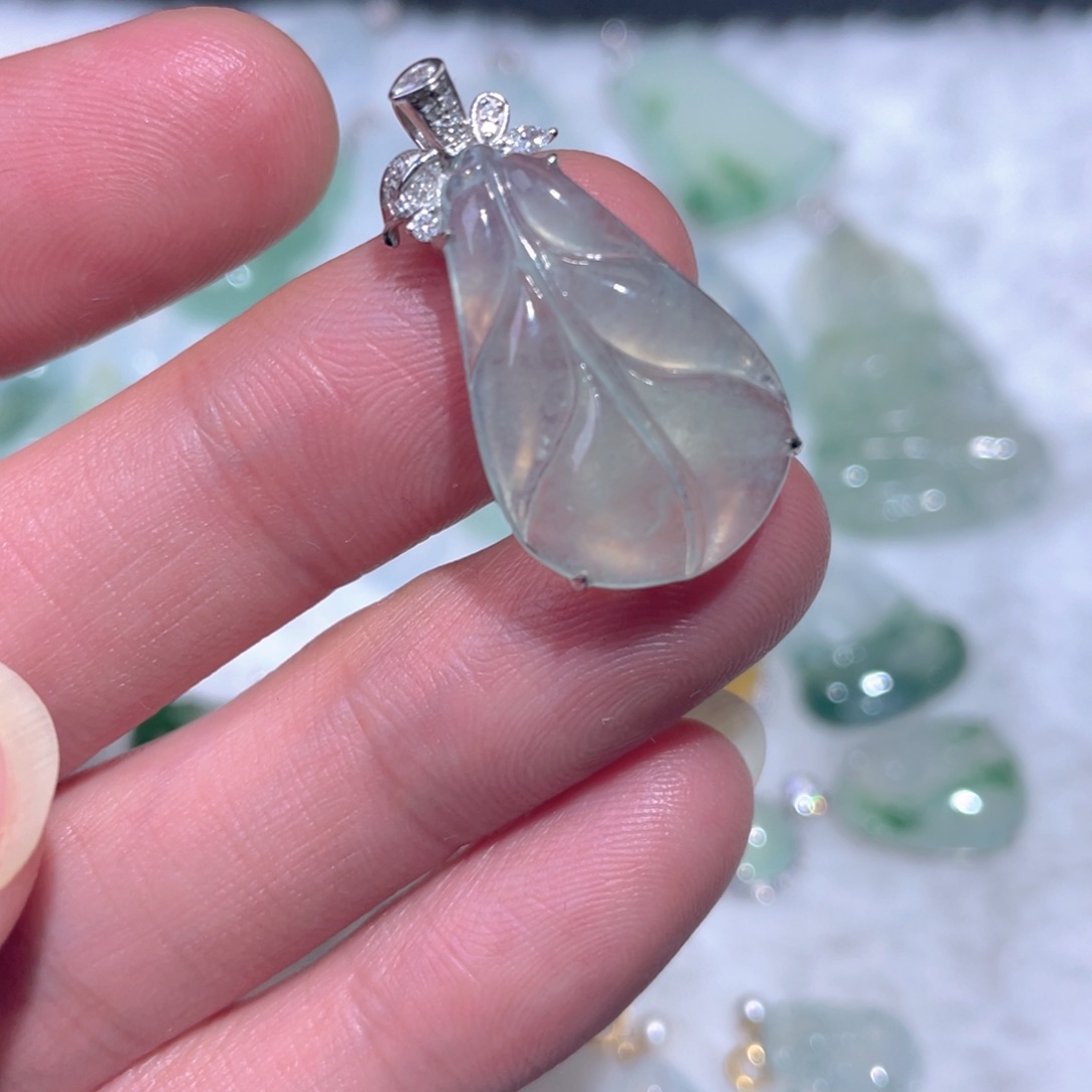 翡翠18K金镶嵌颈饰翡翠