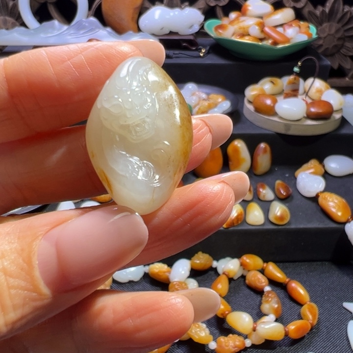 上***伙和田玉（白玉）未镶嵌颈饰