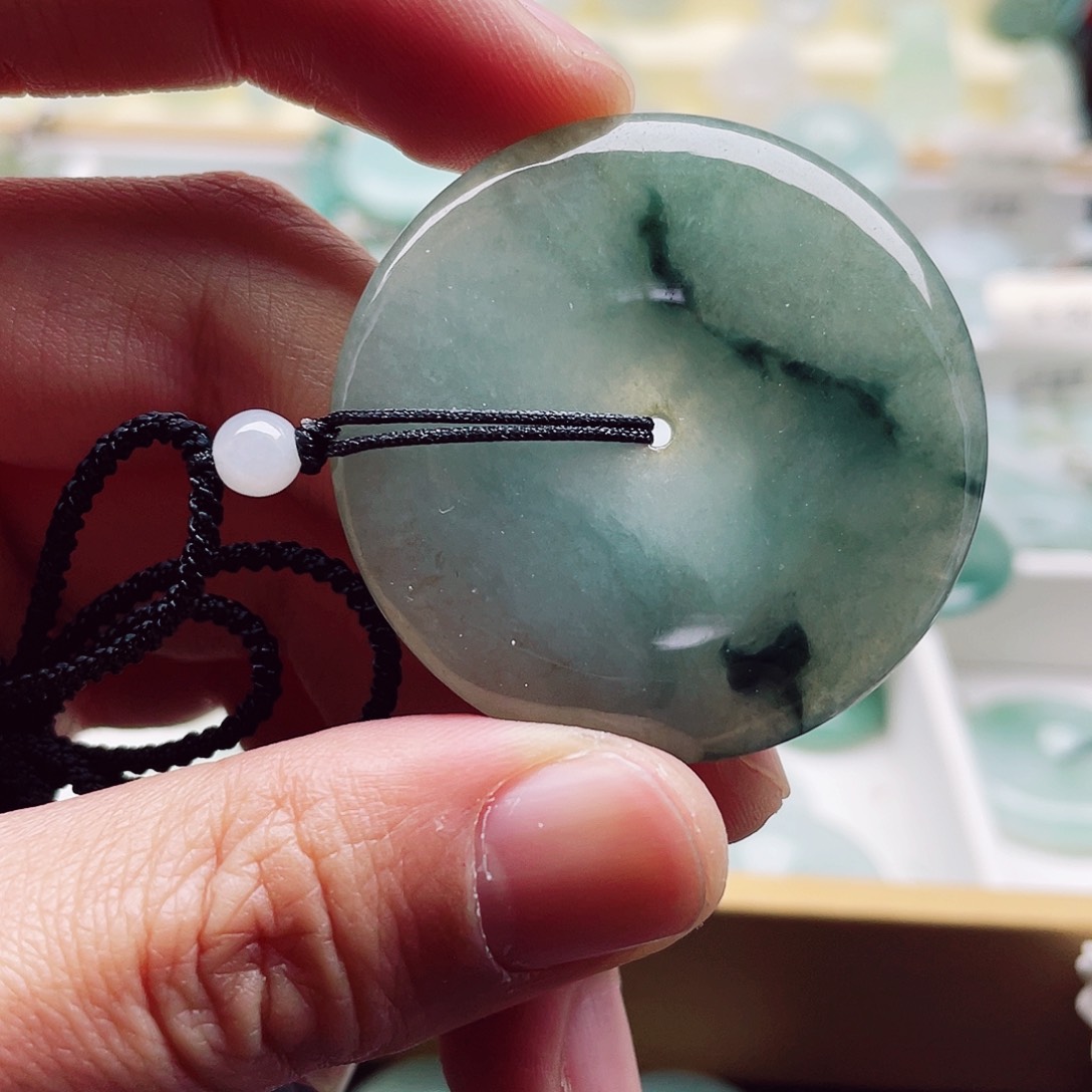 翡翠颈饰未镶嵌天然翡翠