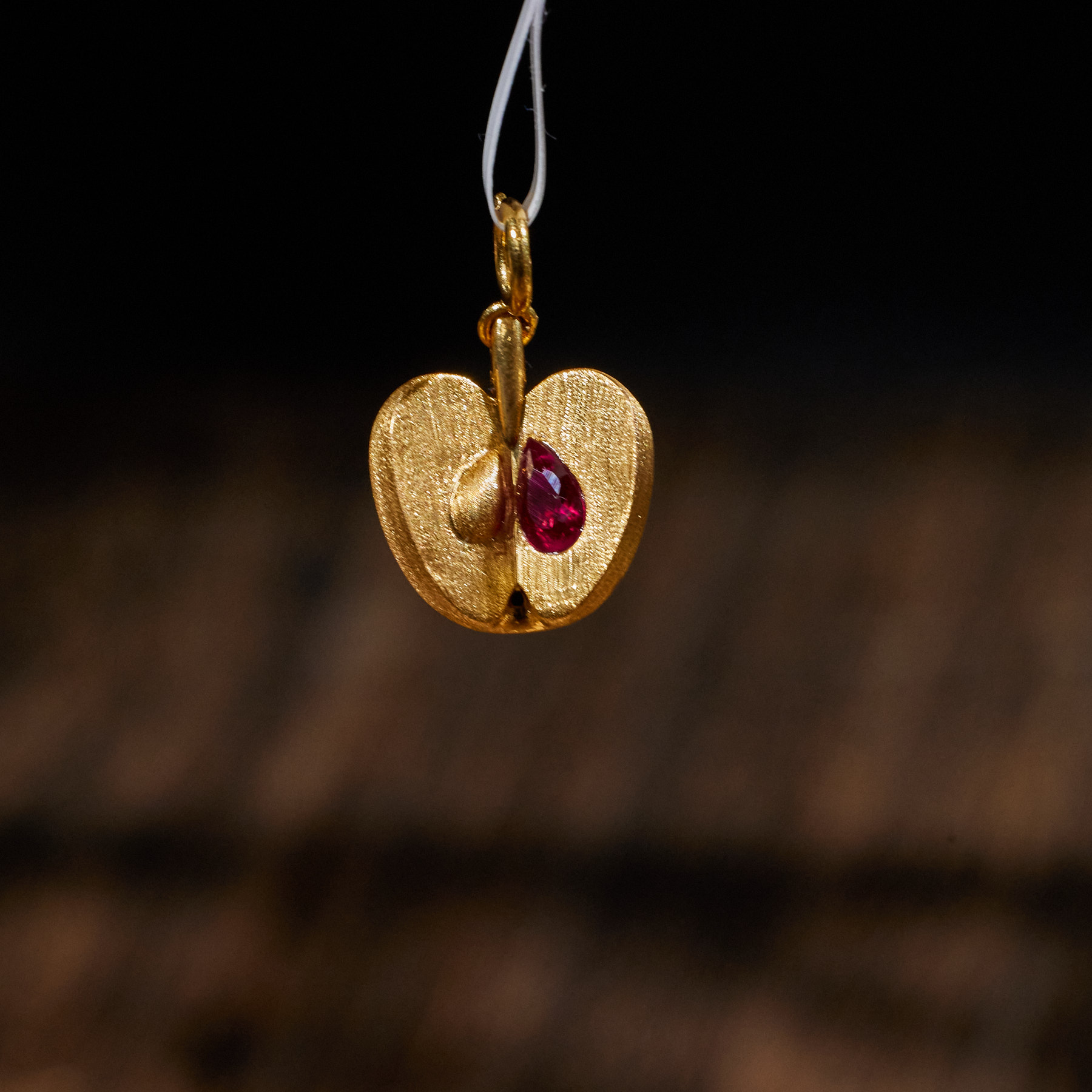 非遗好物分享【歪歪】（素金）苹果吊坠*18K金镶嵌*H1650