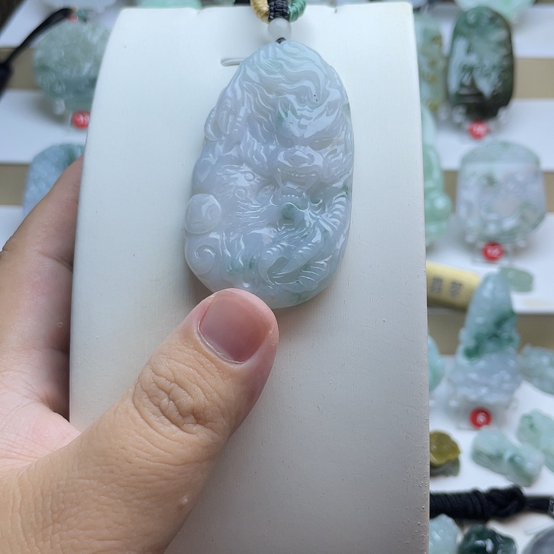 颈饰未镶嵌翡翠龙牌