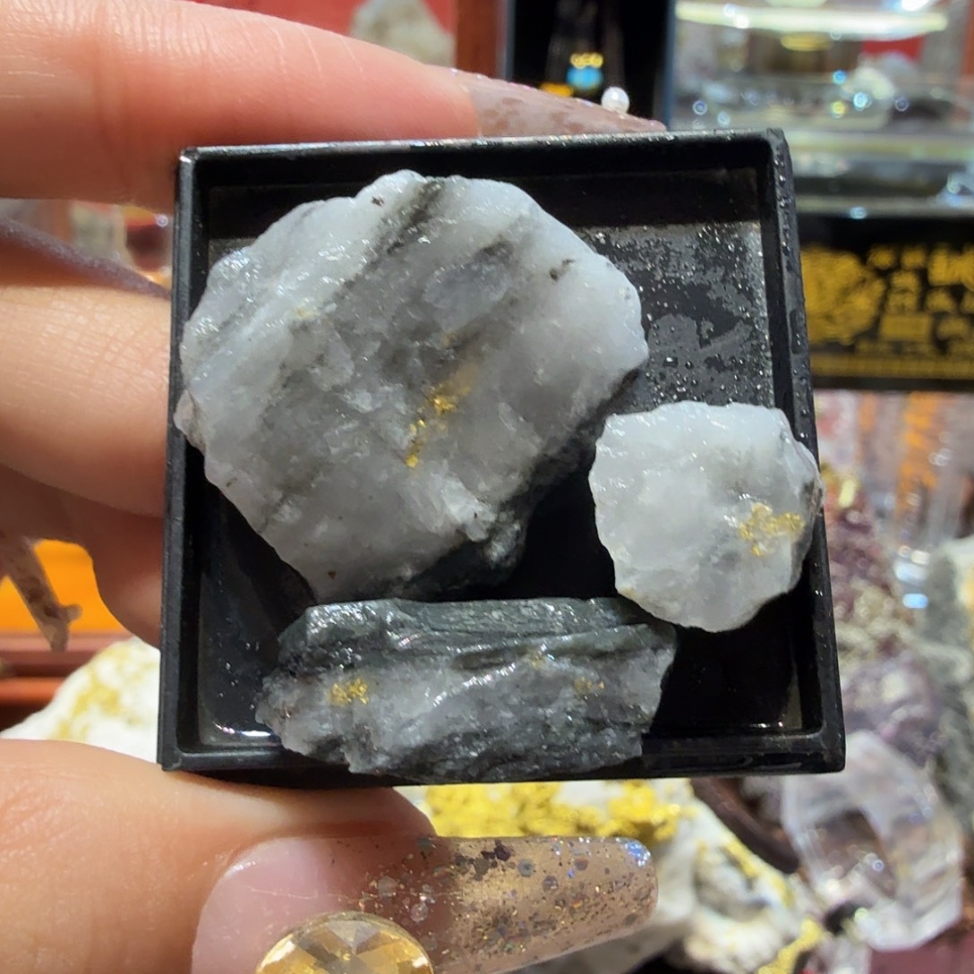 尤19g左右聚金阁天然明金矿标