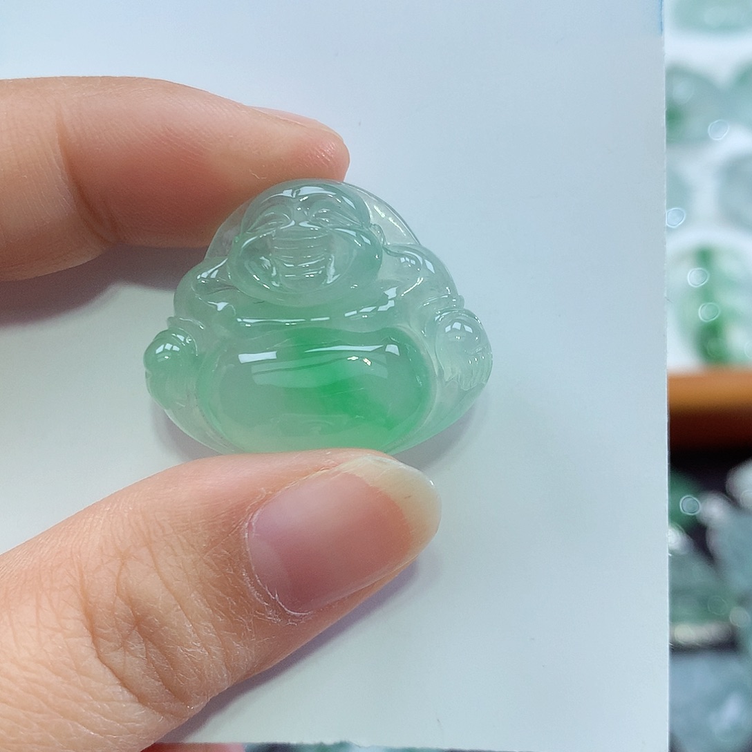 穆***青翡翠未镶嵌颈饰佛公