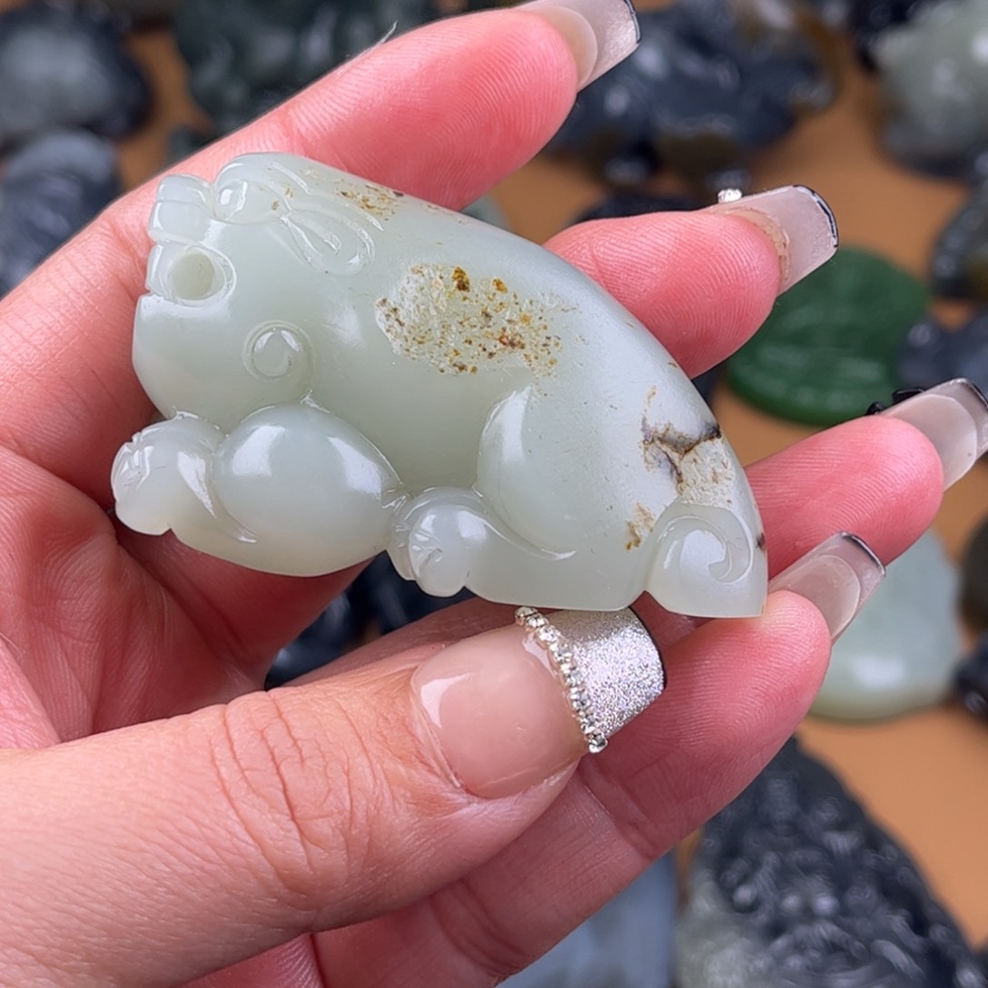 和田玉颈饰未镶嵌?*跳