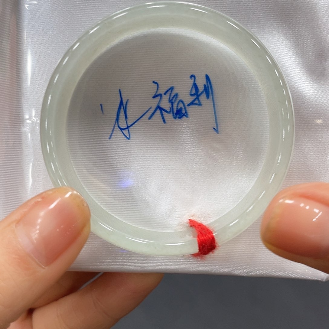 翡翠手镯未镶嵌翡翠手镯