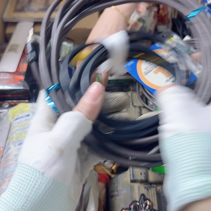 l****u中古商品，瑕疵品，不保好坏。293