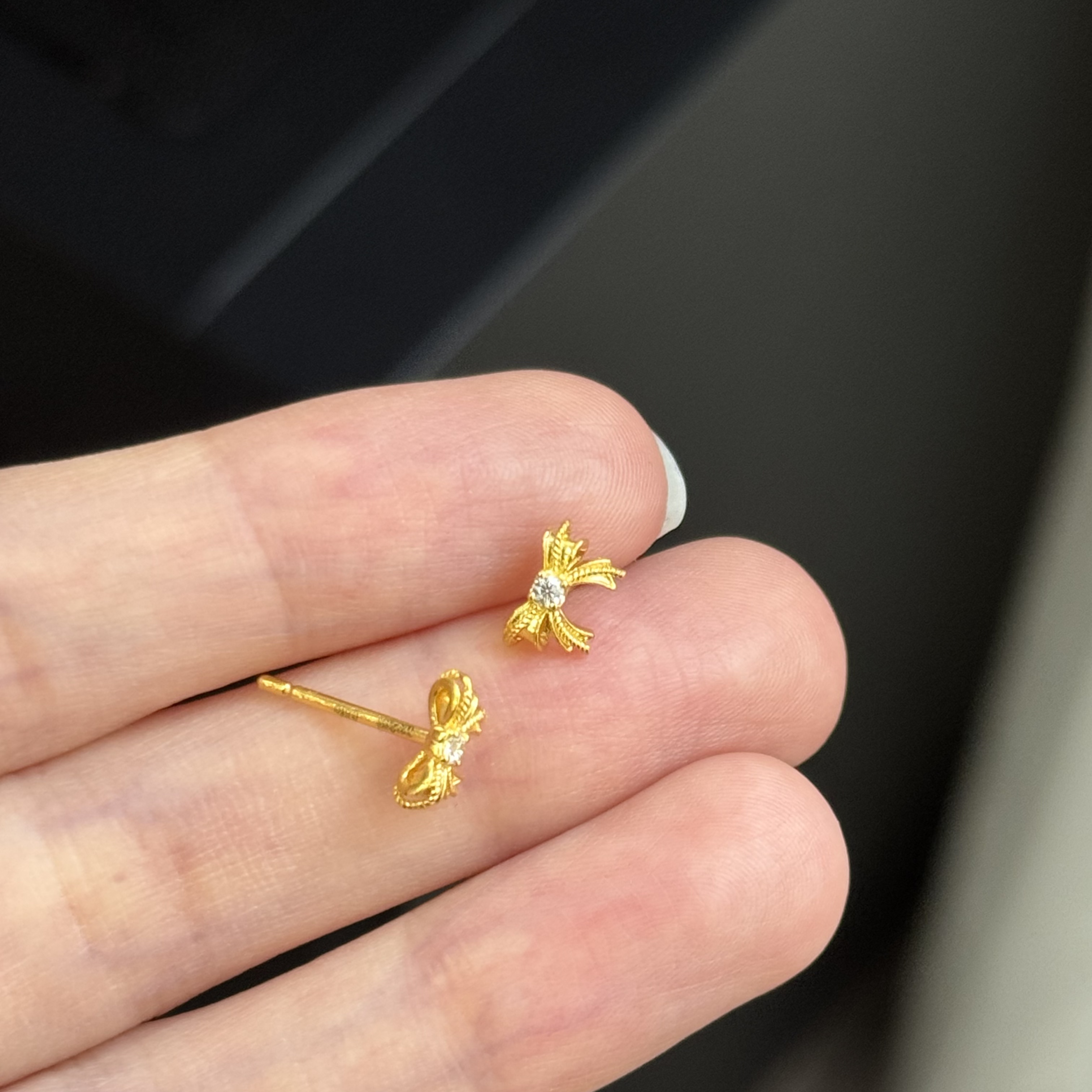 点钻蝴蝶结耳钉直针 白色/玫红色/绿色 足金999