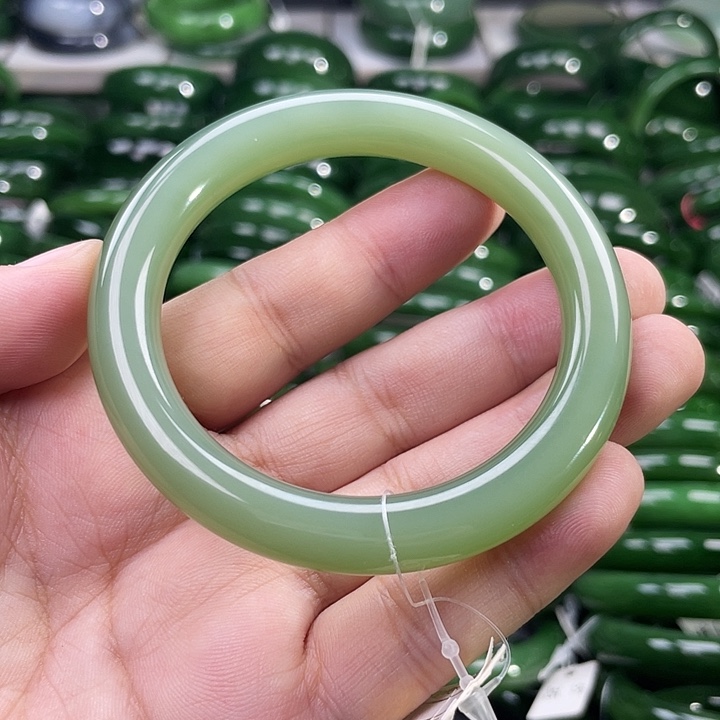 未镶嵌手镯和田玉（碧玉）