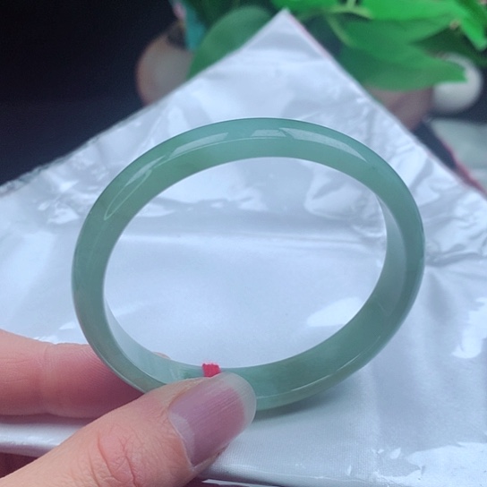 翡翠手镯未镶嵌     贵妃57 