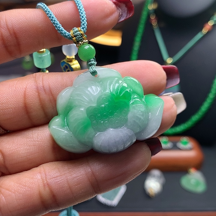 翡翠吊坠(赠链)未镶嵌