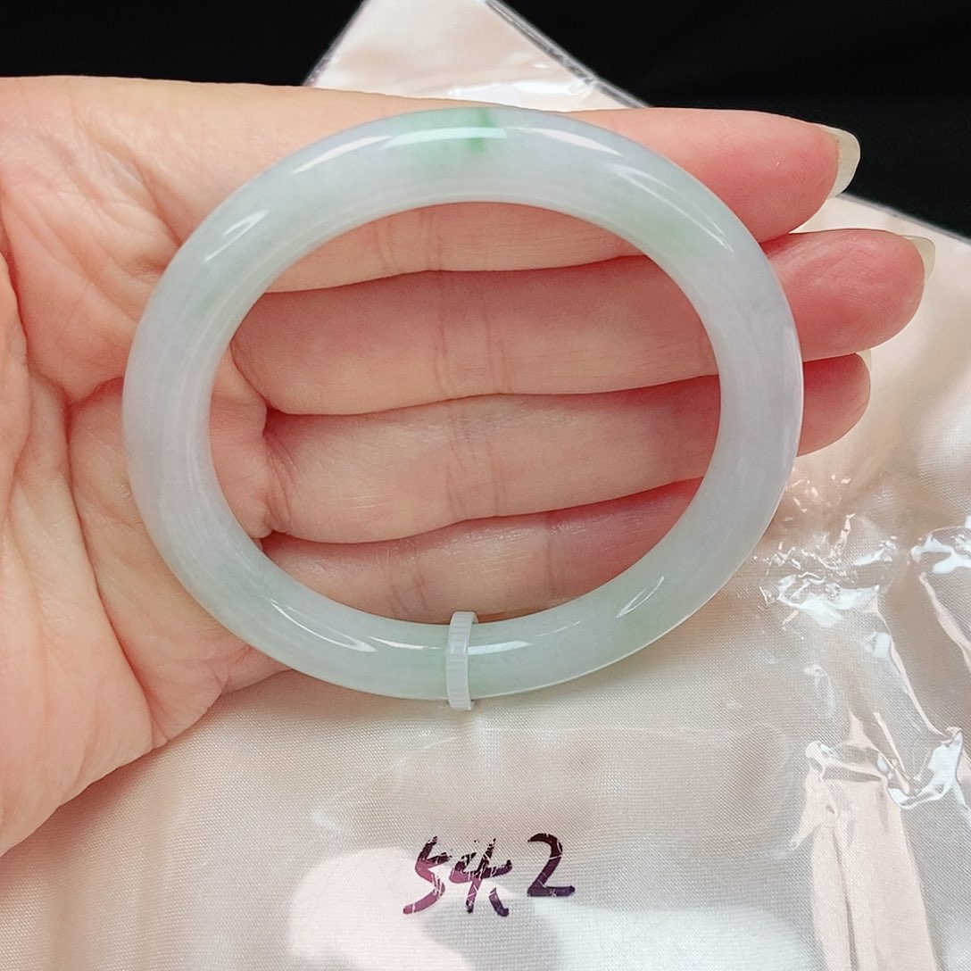 翡翠手镯未镶嵌美人