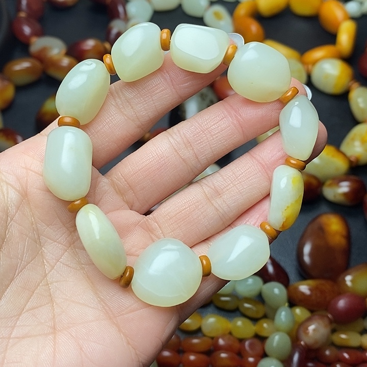 苹***瓜和田玉未镶嵌手链