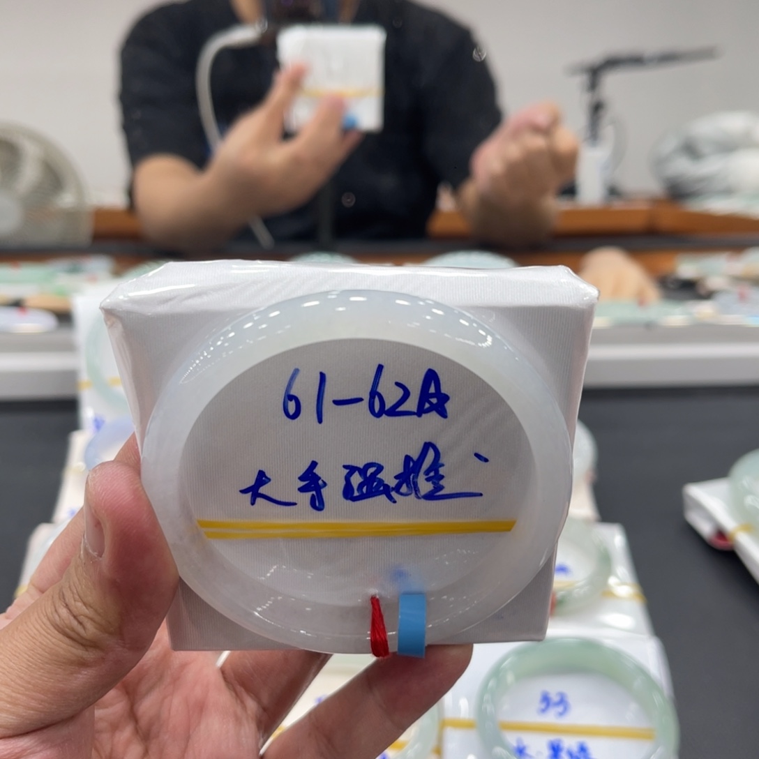 翡翠未镶嵌手镯缅甸翡翠