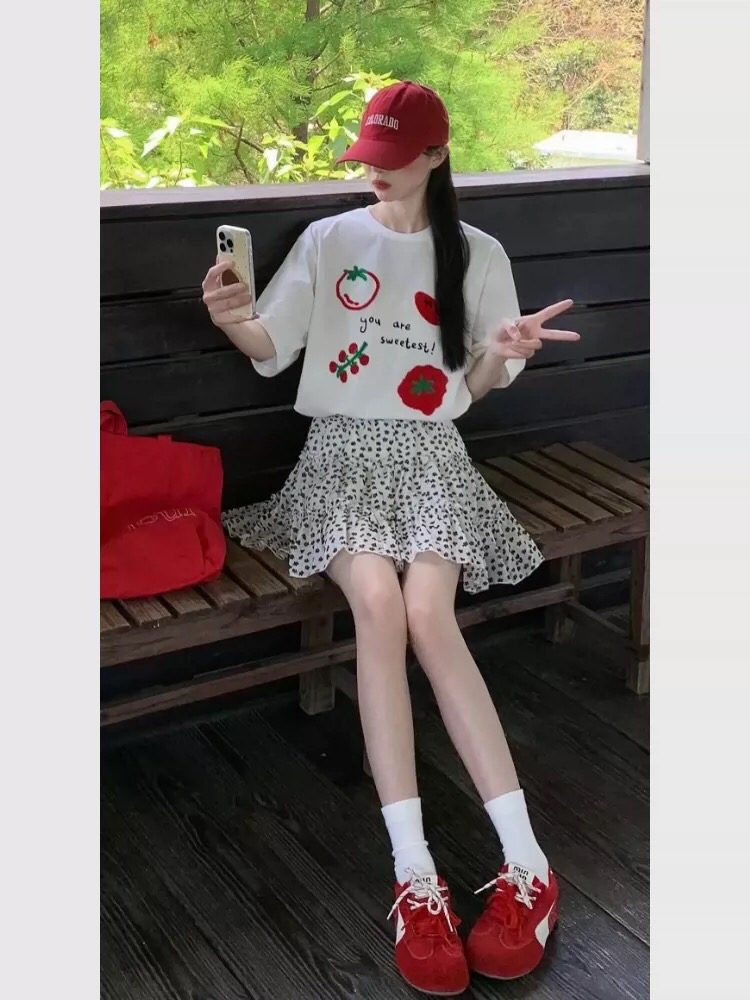 超好看白色印花卡通短袖T恤女款穿搭