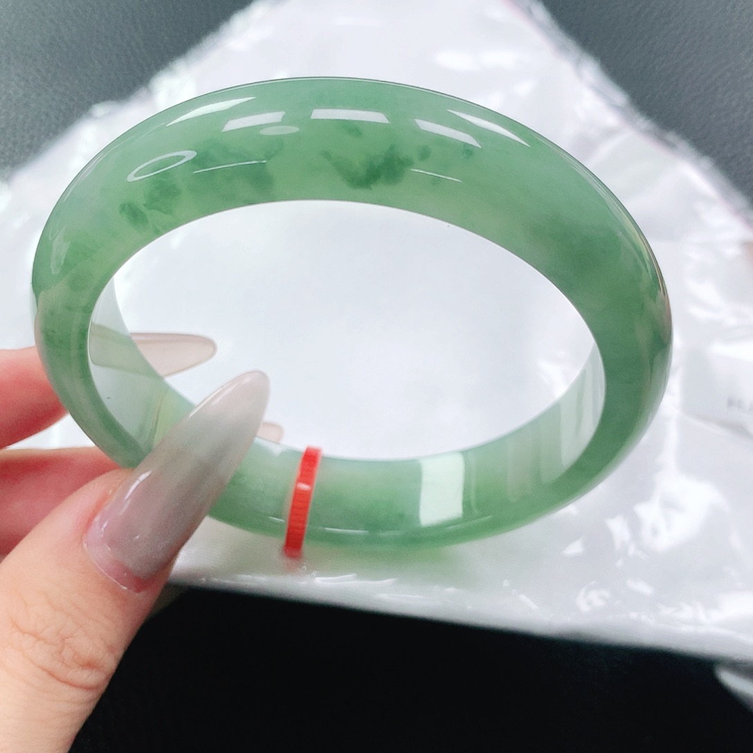 翡翠手镯未镶嵌57圈