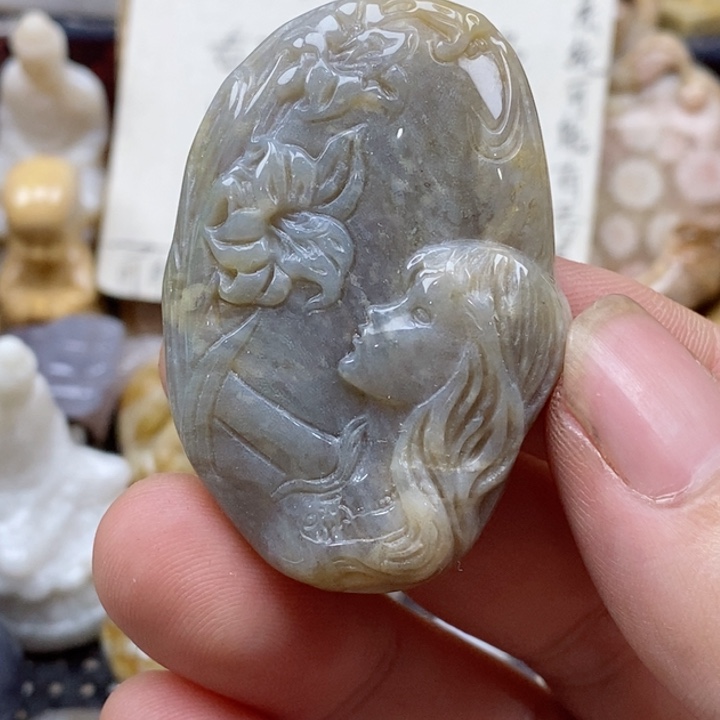 颈饰未镶嵌硅化珊瑚（珊瑚玉）