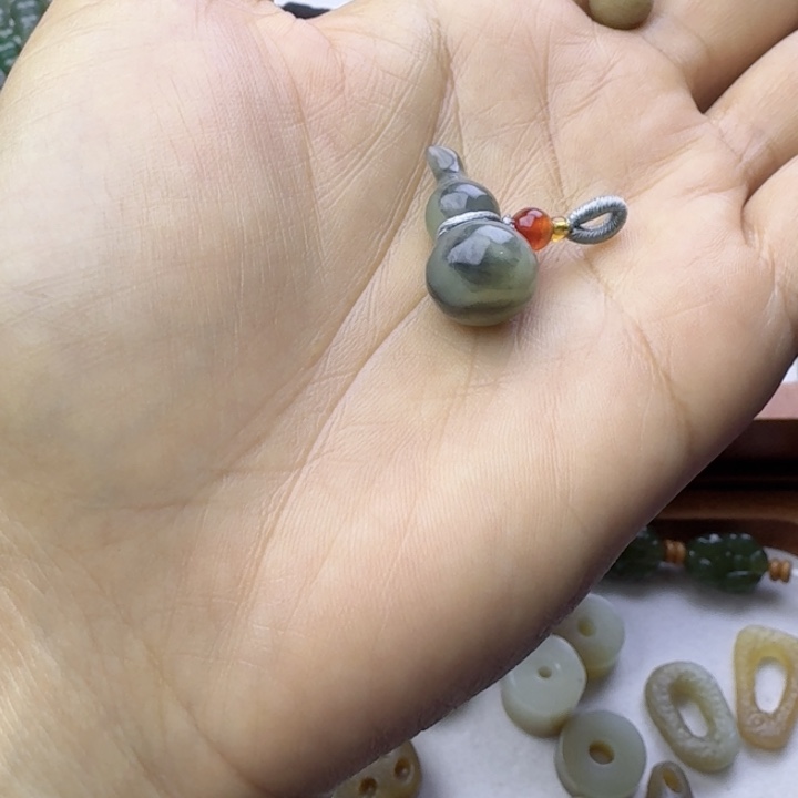 L****和田玉未镶嵌挂件