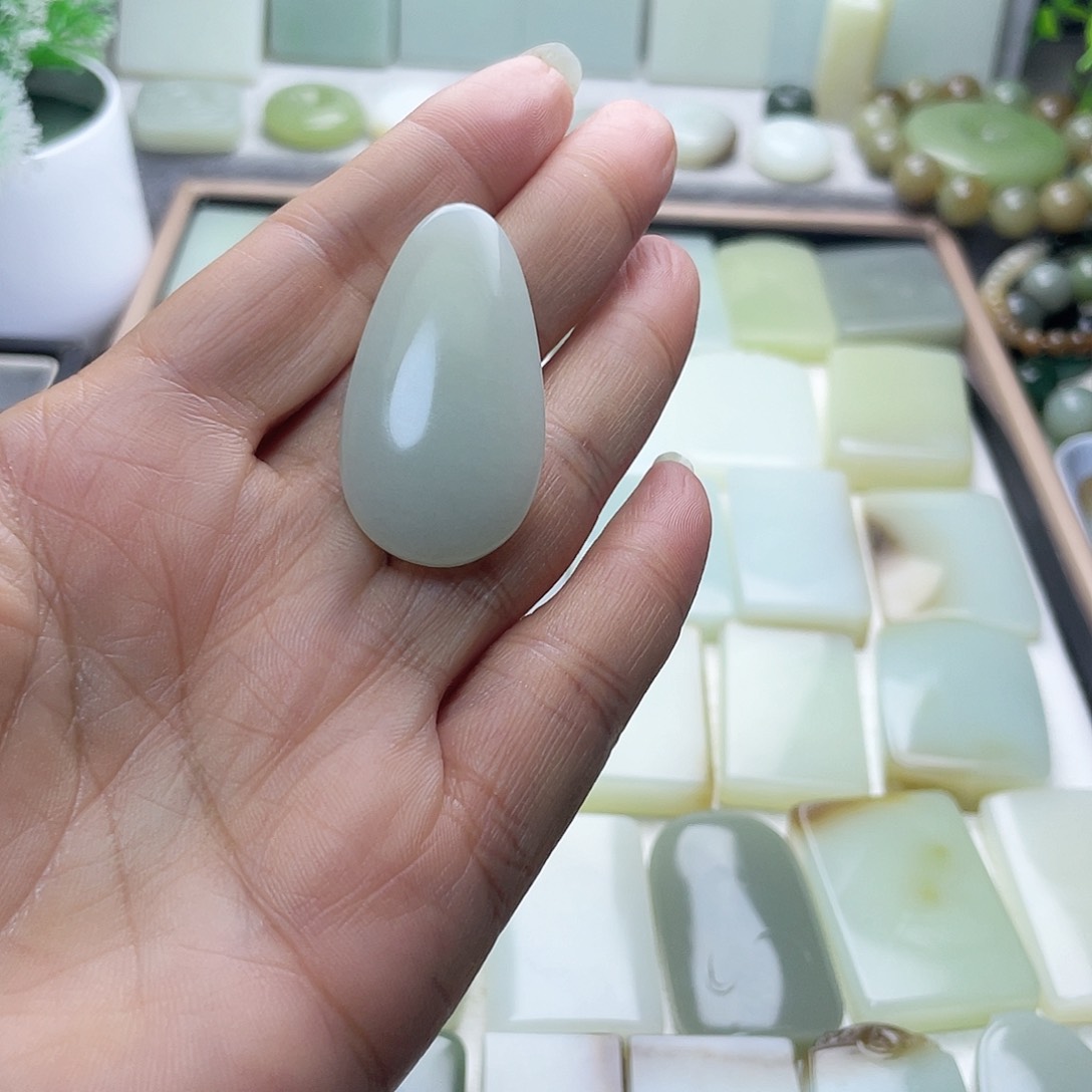 颈饰未镶嵌和田玉（糖玉）风***螂