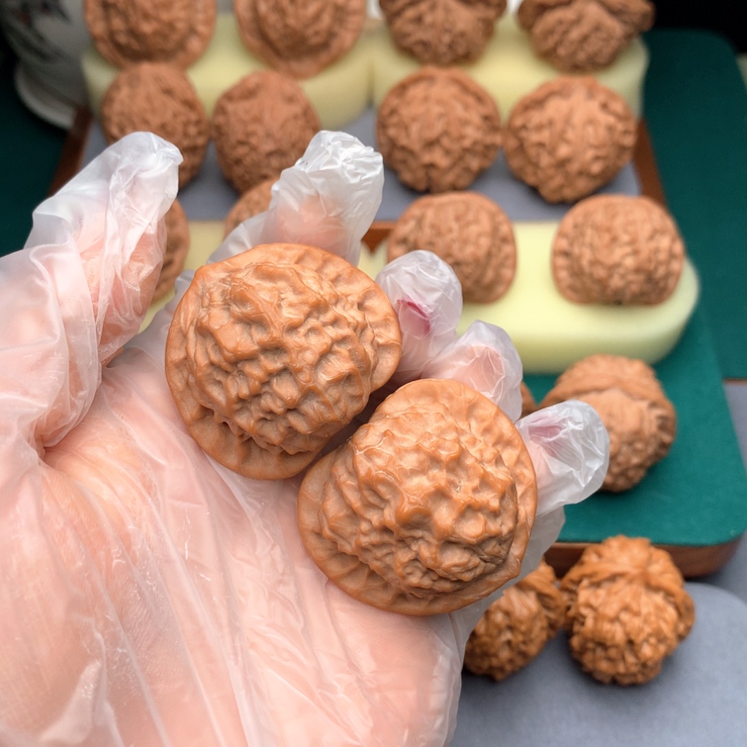 文玩核桃吊坠文玩核桃山地果瓷娃娃39