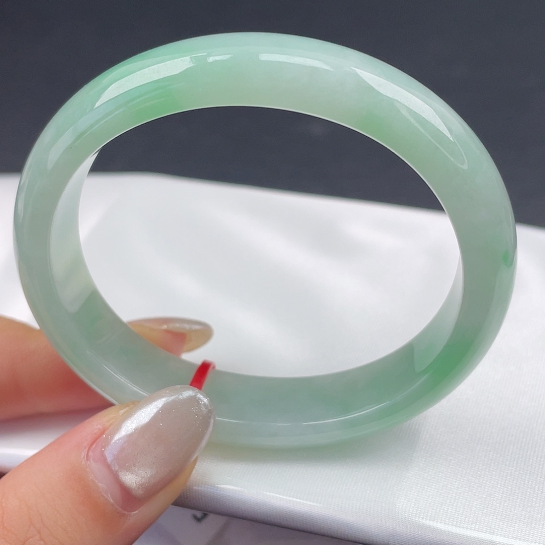 翡翠未镶嵌手镯54贵妃